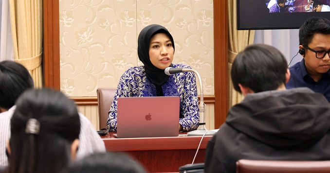 A woman giving a lecture.